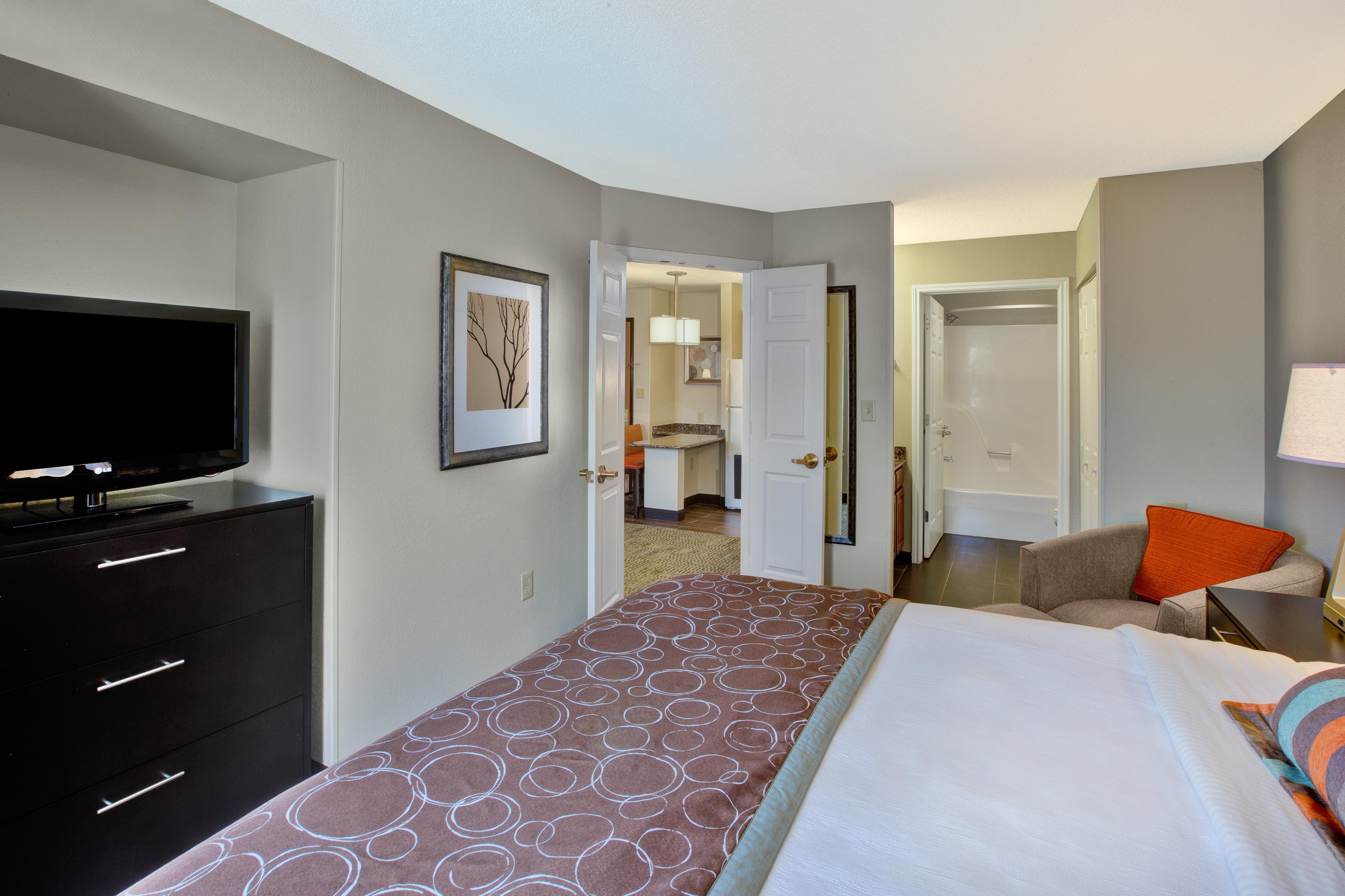 Staybridge Suites Louisville - East By Ihg Экстерьер фото